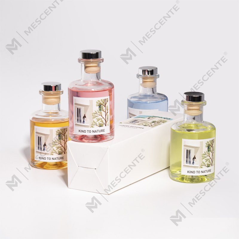 M&Scent luksuzna bijela boca od 200 ml, drveni štapići, difuzor od trske s kutijom
