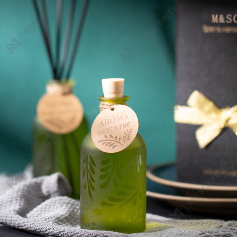 M&Scent luksuzna prilagođena staklena boca s cvjetnim tekućim difuzorom od trske s poklon kutijom