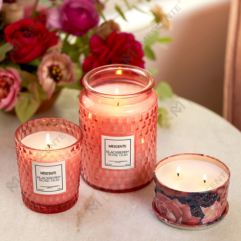 M&Scent prilagođena božićna dekoracija Blackberry Rose Oud Icon Svijeća